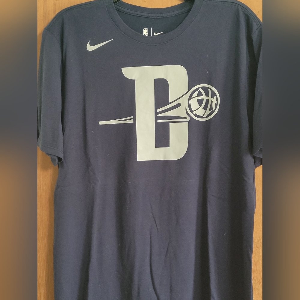 Nike Detroit Pistons T-Shirt